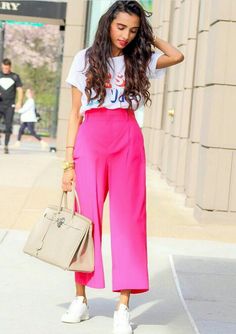 Pink Culottes Outfit Summer, Pink Culottes Outfit, Pink Pants Summer, Culottes Outfit Summer, Pink Culottes, Fall Outfits Street Styles, Culottes Outfit, Office Closet, Sweater Outfits Fall