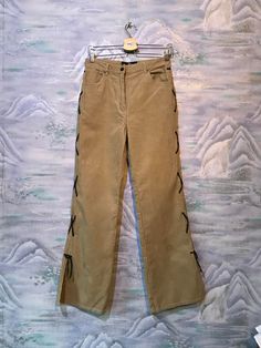 "Baggy Corduroy Pants Corduroy Trousers Boyfriend Pants Brown Sand Corduroy Pants Cowboy style pants Small Size Pants Label size: W32 ; L27 Measurements: (lying flat): Waist: 14\"- 35 cm Hips: 19\"- 48 cm Pant leg inseam: 31,5\" - 80cm Length: 41,5\" - 105 cm Please check measurements to insure a proper fit. Remember to allow yourself some extra room for movement. You can compare these with something from your closet that fits you well. This pants will come to you freshly laundered and ready to Straight Leg Corduroy Pants For Spring, Trendy Straight Leg Corduroy Pants, Vintage High Waist Corduroy Pants, Vintage Corduroy Pants For Spring, High Waist Vintage Corduroy Pants, Vintage High-waist Corduroy Pants, Brown Sand, 90s Fashion Men, Corduroy Pants Women