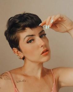 #pixiecuts #cottonpixiecuts #haircutsforgirls Best Trendy Cotton Pixie Haircut For Girls On this, you will find100+ Amazing collections of Cotton pixie haircuts ideas and how Bob Haircuts guide Hottest Chin-length Graduated Bob Haircuts https://youtu.be/2g4diEbyrnY Hairstyles Long Hair || long hairstyle girl for wedding https://youtu.be/vMFw_bJHPgY Masculine Pixie Cut, Masculine Women, 20s Hair, Brunette Pixie, Women Haircuts Long