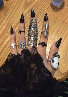 2000s Accessories, Goth Baddie, Rings Aesthetic, Edgy Accessories, Goth Wedding, Really Cute Nails, Gothic Rings, Manicure Y Pedicure