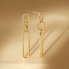 Catch your most flattering light with the Triple Link Drop Earring, designed for everyday elegance.Made from 14kt gold plated .925 sterling silverTriple Open Drop EarringPost & FrictionAL200121VMade in Italy Luxury Jewelry Brands, Everyday Elegance, Italian Jewelry, Cuff Rings, Earring Sale, Drop Earring, 14kt Gold, Chain Pendants, Jewelry Branding