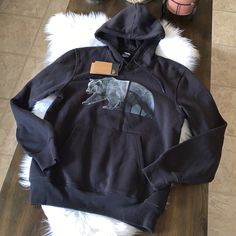 Unleash Your Wild Side With The Men’s Tnf Bear Pullover Hoodie. With Set-In Sleeves And A Comfortable Cotton-Blend Fabric, This Go-To Hoodie Is One You’ll Live In On Those Chilly (Or Just Chill) Days. 26” Long This Is Men’s But Could Fit A Women’s Size Medium Too Casual The North Face Hoodie, Casual Black Hoodie For Cold Weather, The North Face Hooded Sweatshirt For Fall, The North Face Cotton Hoodie For Fall, Hooded The North Face Sweatshirt For Fall, The North Face Hoodie Sweatshirt For Fall, The North Face Hoodie For Fall Streetwear, Black Sweatshirt With Kangaroo Pocket For Outdoor Activities, Black Relaxed Fit Sweatshirt For Outdoor Activities