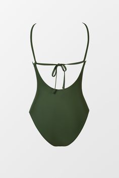 Dive into confidence with our Green Cutout Ruched Tummy Control One-Piece. Designed to flatter your figure with its strategic cutouts and ruched detailing, this swimsuit offers both style and support. Product code: DAA12E4E009RR Features:  Crisscross halter neckline Removable cups Medium bust support Adjustable cami straps Front cutout Back tie Tummy control Cheeky high-leg cut Modern bum Wash Method: Regular Wash Lining: 92%POLYESTER,8%SPANDEX Material: 82%NYLON,18%SPANDEX. Solid Color Backless One-piece Swimsuit, Backless Ruched Swimwear For Beach, Beachwear Tankini With Ruched Back For Sunbathing, Backless Swimwear With Elastic Back For Pool, Green Ruched Swimwear For Pool, Green Ruched Swimwear For The Pool, Solid One-piece Swimwear With Ruched Back, Ruched Nylon Swimwear For Summer, Summer Ruched Nylon Swimwear