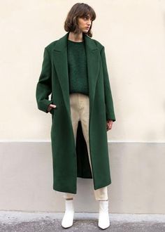 Green Coat Outfit, Long Green Coat, Green Wool Coat, Outfit Look, Winter Mode, Coat Outfits, Mode Inspiration