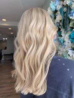 Full Dyed Blonde Hair, Cool Light Blonde Hair, Bright Neutral Blonde Highlights, Vanilla Hair Color Blondes, Full Bolyoge, Creamy Champagne Blonde, Light Natural Blonde Hair Color, Butter Beige Blonde Hair, Bright Vanilla Blonde Hair