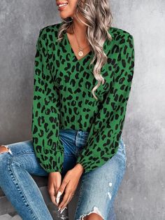 Mia's leopard print v-neck blouse is a fashionable addition to any closet. The striking leopard print gives the blouse a touch of wildness, while the v-neck creates a feminine and flattering look. Perfect for a casual day at the office or a relaxed afternoon with friends. Product description: ➡ Current trends ➡ Great quality ➡ Selected designs ➡ Very comfortable ➡ Durable ➡ Easy care ➡ Very comfortable to wear Our trained stylists have another tip for you on how to combine Mia perfectly: Your outfit doesn't have to be the same color everywhere. Even small, complementary details make your outfit a special combination. You're sure to find the right combination pieces in our shop! We offer a wide range of products. Simply and conveniently choose your favorite model and your normal size. Leopard Print V-neck Blouse For Summer, Summer Leopard Print V-neck Blouse, Trendy V-neck Blouse For Fall, Trendy Leopard Print V-neck Blouse, Fall V-neck Non-stretch Blouse, Chic Non-stretch V-neck Blouse, Trendy Leopard Print V-neck Top, Trendy Tiger Print Tops For Fall, Casual Long Sleeve Tiger Print Tops