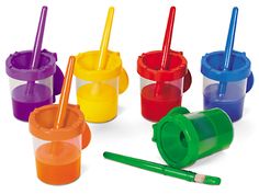 there are many different colored cups and pencils in each cup with the same color straw