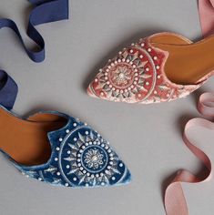 Shoe Art Designs, Pretty Flats, Womens Mules, Slingbacks, Shoe Art, Footwear Design Women, Crazy Shoes, Dream Shoes, Indian Wear