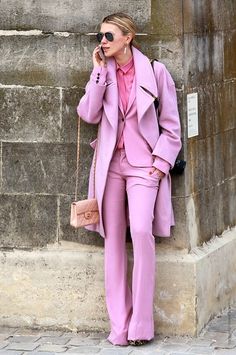 . Fashion Garments, Parisienne Chic, Monochromatic Outfit, Pink Suit, Women's Blouses, Pink Outfits, Look Chic, Street Styles