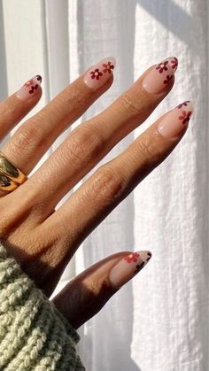 November Nails Fall, November Nail Designs, 70s Flower Power, Simple Fall Nails, November Nails, Gel Acrylic Nails, Daisy Nails, Nails 2021, Thanksgiving Nails