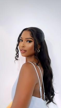 Prom Hair Styles With Extensions, Prom Looks Hairstyles Black Hair, Prom Hairstyles Wig For Black Women, Elegant Hairstyle Black Women, Ponytail Outfit Ideas, Wedding Hairstyles Bride Black Women, Hair Ideas For Prom Black Women, Bridesmaid Hairstyles Down Black Women, Graduation Wig Styles