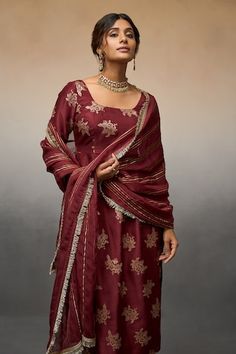 Maroon straight kurta with floral banarasi pattern. Paired with a coordinating pant and dupatta with fringed border and stripe pattern. - Aza Fashions Elegant Brocade Palazzo Set With Straight Kurta, Elegant Unstitched Banarasi Silk Palazzo Set, Traditional Straight Kurta Palazzo Set In Brocade, Traditional Brocade Palazzo Set With Straight Kurta, Elegant Brocade Palazzo Set With Dupatta, Festive Chanderi Palazzo Set With Motifs, Elegant Banarasi Silk Palazzo Set For Festive Occasions, Wedding Palazzo Set With Straight Kurta And Motifs, Designer Brocade Palazzo Set With Straight Kurta