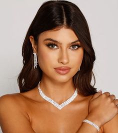 Bring the luxe to your look with a rhinestone jewelry set that adds that finishing touch to your look! The set features a multi-row V-shaped collar, matching rhinestone bracelet, and fringe duster earrings. Complete look with a formal dress. Black Tie Jewelry, Bridesmaids Bachelorette, Duster Earrings, Gown For Prom, Rhinestone Collar, Prom Inspo, Rhinestone Jewelry Set, Formal Jewelry, Necklace Matching