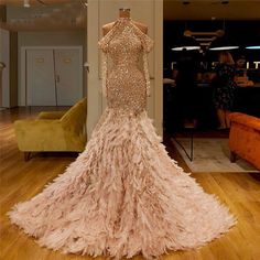 Feather Dress Long, Feather Prom Dresses, Prom Dress Halter Neck, High Neck Prom Dresses, Prom Dresses High Neck, Dubai Wedding Dress, Prom Dress Halter, Dresses High Neck, Feather Prom Dress