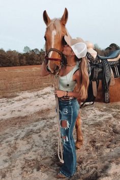 Check out Ryan repping the MHC Bull in the khaki/ white while taking her horse out for a walk. Country girl summer vibes southern style. Real Country Girl Outfits, Country Girl Summer, Horse Girl Outfits, Cowgirl Halloween Costume, Horse Photography Poses, Western Horses, Cowgirl Pictures