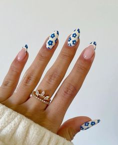 #nailart #flowernaildesigns #nails #tutorial #floralnail Nail art design 2024💅 New nail art ideas 💅 Step-by-Step Nail Art Tutorials For Beginners https://youtu.be/RJwViG3HAKQ Flower nail art encompasses a vibrant and creative form of self-expression on your nails. Delicate petals and intricate designs come to life as skilled nail artists use a variety of colors and techniques to mimic the beauty of blooming flowers. From dainty daisies to elaborate roses, flower nail art allows individuals t Cute Spring Nails Simple Flower, White Nail Designs Flower, Cute Simple Nails Flower, Cute Blue Flower Nails, Flower Print Nail Art, March Nail Inspo Aesthetic, Blue White Summer Nails, White With Blue Flowers Nails, Colorful Floral Nails