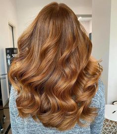 Honey Cinnamon Hair Color, Cinnamon Whiskey Hair Color, Copper Hair For Green Eyes, Auburn Gold Hair, Auburn Caramel Hair Color, Caramel Cinnamon Hair Color, Gold Bronze Hair, Coppery Gold Hair, Apricot Highlights In Brown Hair