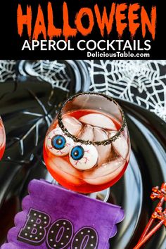 Serve Halloween Aperol Cocktails to your thirsty party guests with black sugar rims and eyeballs in these easy Halloween drinks."Spooky-cute" and just about the easiest drink for your party... Halloween Cocktails With Prosecco, Spooky Aperol Spritz, Orange Cocktails Halloween, Halloween Cocktails Gin, Bourbon Halloween Cocktail, Halloween Punch, Whisky Cocktails