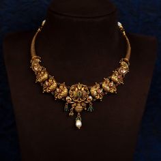 Medium Haram Designs Gold, Neckpiece Jewelry Gold, Nakshi Jewellery Necklaces, Necklace Designs Gold Indian Simple, Gold Nakshi Necklace, Simple Necklace Gold Indian, Short Necklace Designs Gold, Kante Gold Necklaces, Nakshi Necklace