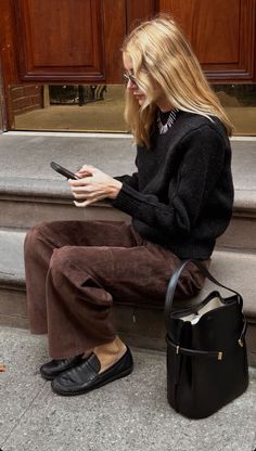 Deb Peifer Style, Scandinavian Fall Outfit, Square Toe Ballet Flats Outfit, Toteme T Lock Bag Outfit, How To Style Booties, Brown Shoes Outfit Women, Architect Outfit Women Construction, Weejuns Outfit Women, Vic Montanari