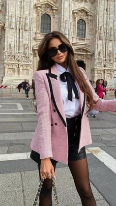 Paris Outfit Aesthetic, Stile Blair Waldorf, Preppy Fall Outfits, Estilo Preppy, Streetwear Tops, Pink Blazer, Preppy Outfit