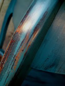 an old rusted metal object sitting on the ground