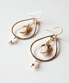 Our NEW Addy Gemstone Teardrop Earrings are the perfect combination of Boho + Modern. This lightweight style has lots of movement and features 14k gold filled hammered teardrops and discs, layered with natural druzy or gemstone drops. CUSTOMIZE by selecting the Druzy or Gemstone drops you love! See photos for options. Available in white or champagne druzy stones as well as faceted Turquoise, Pyrite, Labradorite, Aqua Chalcedony, Crystal, or Moonstone gems. *Earrings pictured are in Moonstone. Sm Boho Wedding Earrings, Gem Drop Earrings, Hammered Silver Jewelry, Dangle Earrings Wedding, Raw Gemstone Jewelry, Gemstone Drop Earrings, Natural Stone Earrings, Hammered Earrings, June Birthstone Jewelry