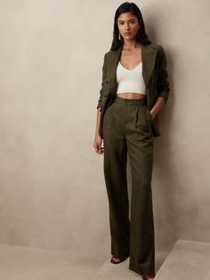 Palma Straight-Leg Linen Pant | Banana Republic Classic Office Style Women, Professional Trousers Women, High Waist Pants And Crop Top, Stone Color Pants Outfit, Pleated High Waisted Pants, Dark Green Linen Pants Outfit, Womens Wedding Guest Outfit Pants, Linen Pant Suit For Women, Banana Republic Outfits 2023