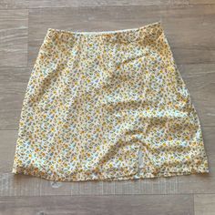 Never Been Worn And Nwt! Perfect Condition! Fitted Yellow Mini Skirt For Summer, Fitted Yellow Skort For Summer, Chic Yellow Mini Skort, Yellow Mini Skort For Day Out, Yellow Pencil Skirt For Spring, Yellow Mini Length Skort For Day Out, Yellow Pleated Skirt For Spring, Yellow Mini Bottoms For Summer, Trendy Yellow Lined Skirt Bottoms