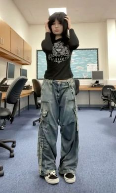 Grunge Outfits Tomboy, Alt Outfits For School, Alt Aesthetic Outfits, Cargo Outfit Ideas, Baggy Cargo Pants Outfit, Cargo Pants Outfit Ideas, Outfit Inspo Y2k, Alternative Girl