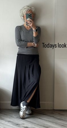 Casual Outfits Autumn 2024, Light Grey Outfits For Women, Over 60 Styles For Women, 50 Plus Fashion Over 50 Fifty Not Frumpy, Fasion Dressing Women, Minimalist Clothing Aesthetic, Diane Keaton Fashion, German Outfits Women, Fashion At 50