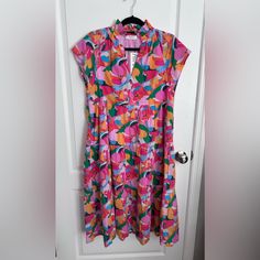 Nwt Avara Sheila Size Small. Beautiful Fully Lined Cotton Floral Dress With Pockets Pink Short Sleeve Midi Dress With Vibrant Print, Pink Vibrant Print Midi Dress For Vacation, Pink Midi Dress With Vibrant Print For Vacation, Cotton Floral Dress, Floral Cotton Dress, Dress With Pockets, Orange Pink, Pink Orange, Dress Brands