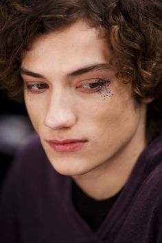 Serge Rigvava, Glitter Carnaval, Pride Makeup, Graphic Makeup, Edgy Makeup, Makeup Eye Looks, Burberry Prorsum, Glitter Eyes