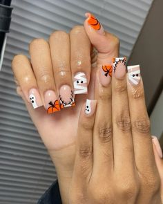 Halloween Short Nail Designs Simple, October Nail Designs Fall Short, Short Spooky Nail Designs, Spooky Sets Nails, Short Nails October, Halloween Short Acrylic Nails, Halloween Short Nails Ideas, Halloween Duck Nails, Short October Nails