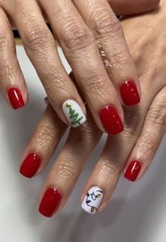 Nail Design Glitter, Tree Nail Art, Christmas Tree Nails, Art Designs Ideas, Red Christmas Nails, Tree Nails, Holiday Nail Designs, Christmas Nails Easy, Christmas Gel Nails