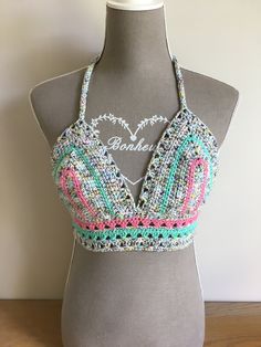 Women's crochet top, adaptable to the back and neck with ties 100% cotton Color: Multicolor Size M/L with a C/D Cup Cotton Crochet Top With Crochet Trim For Beach Season, Cotton Crochet Top With Trim For Beach Season, Spring Halter Neck Top With Crochet Trim, Casual Crochet Lace Triangle Top, Triangle Top Crochet Lace Beach Tops, Crochet Lace Triangle Top For Beach, Cotton Crochet Lace Top For Beach Season, Beach Triangle Top With Crochet Lace, Crochet Halter Neck Top For Vacation