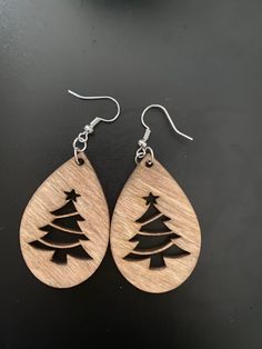 teardrop earring with christmas tree cutout Wood Earing Design, Gift Pear-shaped Teardrop Earrings, Pierced Teardrop Pendant Earrings As Gift, Pierced Teardrop Pendant Earrings For Gift, Pear-shaped Teardrop Earrings As Gift, Christmas Wood Earrings, Cricut Earrings Diy, Christmas Earrings Diy, Diy Christmas Earrings