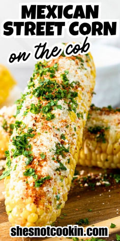 Mexican street corn on wooden board. Street Corn On The Cob, Mexican Elote, Easy Mexican Street Corn, Mexican Corn Salad, Steak Fajita Recipe, Mexican Street Food