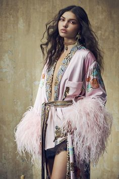 Pink Silk Robe, Whimsical Style, Mode Boho, Whimsical Fashion, Lace Hem, New Classic, Kimono Fashion, Looks Vintage, Stardust