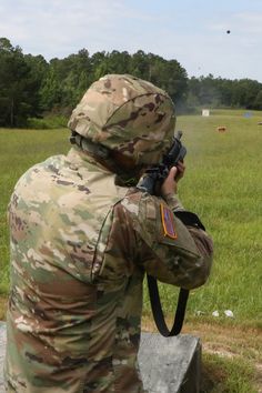 Did you know that you can learn how to fire grenades in the National Guard? If you want to gain the skills to use this Mark 19 40 mm grenade machine gun as a Soldier, start here. Army National Guard, A Soldier, National Guard, The National, Soldier, Did You Know, Medicine, Quick Saves