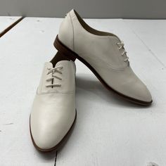 Cole Haan White Modern Classic Oxford Shoes Lace Up Womens Size 5.5 B New. Condition Is New Without Tag Or Box, Never Worn See Photos Ls89/23 Shoesb6 Kr23 White Closed Toe Oxfords For Office, White Pointed Toe Lace-up Shoes For Work, Classic Lace-up Shoes With Ortholite Insole, Classic Low-top Dress Shoes For Spring, Classic Low-top Oxfords For Spring, Leather Oxfords With Pointed Toe And Cushioned Footbed, Classic White Lace-up Office Shoes, White Oxfords With Leather Sole, Classic Cushioned Lace-up Shoes For Spring