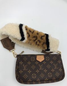 This unique design bag strap is handmade and has real leather finishings at the end. Width: 6 cm Length: 105 cm Brown Sheepskin Bags For Winter, Brown Sheepskin Bag With Faux Fur Lining, Everyday Use Brown Sheepskin Bag, Brown Sheepskin Shoulder Bag For Everyday Use, Leopard Bag, Design Bag, Strap Purse, Fur Bag, Sling Bags