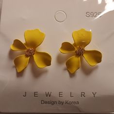 This Is A Pair Of Goldish-Yellow Flower Earrings That Are Approximately 1 Inch In Diameter. Sparkly Center. Post-Style. Brand New In The Original Packaging. Cheap Yellow Flower Earrings, Cheap Yellow Flower-shaped Jewelry, Elegant Yellow Flower-shaped Earrings, Yellow Flower-shaped Earrings With 3d Flowers, Hypoallergenic Yellow Flower-shaped Earrings, Flower Earrings, Yellow Flowers, Yellow Gold, Jewelry Earrings