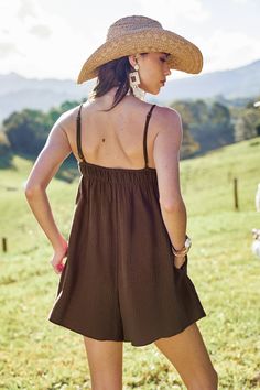 This brown romper features a square neck and sleeveless design, complemented by flared legs for a hint of vintage style. Product code: CAA13F4E022HH Features:  Woven Square neckline Sleeveless Pockets Flared leg Pattern: Faux Texture Wash Method: Regular Wash Material: 100%COTTON. Brown Romper, Affordable Swimwear, Size Matters, Make Memories, Square Neckline, Body Shapes, Square Neck, Jumpsuits For Women, Vintage Style