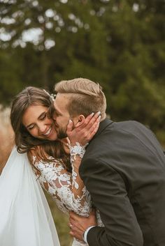 Wedding Day Photo Ideas Bride And Groom, Brothers First Look Wedding, Wedding Poses Same Height, Bride And Groom Photoshoot Ideas, Wedding Bride Poses Bridal Portraits, Taller Bride Than Groom, Funny Bride And Groom Pictures, Bride And Groom Portraits Poses