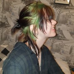 hair, alternative hair, wolfcut, alt, emo, black green hair, green hair, goth hair Dye Ideas For Short Hair, Coloured Roots, Green Hair Aesthetic, Unique Hair Dye Ideas, Unique Hair Dye, Green Roots, Hair Dye Ideas, Ideas For Short Hair, Dyed Hair Inspiration