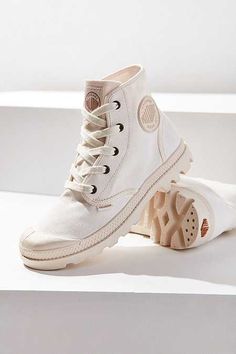 Palladium Pampa Hi, Palladium Shoes, Look 2023, Palladium Boots, Fab Shoes, Shoe Inspiration, Trendy Sneakers, High Top Shoes, Trendy Shoes