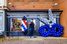 Barbershop balloon decoration for grand opening and anniversary celebration Grand Opening Balloon Decor, Business Balloons, Business Anniversary, Barber Shop Decor, Estilo Swag, Balloon Sculptures