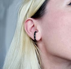 You can now buy the HELIOS ear cuff as one or as a paire ! Handmade ear cuff in upcycled black leather, shaped (like braided leather) on a stainless steel cercle. The semi-circular ear cuffs end in steel balls. Ear cuffs are very trendy at the moment, allowing you to wear earrings without having your ears pierced. This elegant necklace is handmade in Paris, France, with high-end materials and finishes.  It will make a unique gift for every all black everything enthusiastics, the bold souls that are into dark minimalist aesthetic, avant garde luxury and nu goth oddities. 🎨 Color: Black 📏 Size: Unique Outer diameter of piercings:  - Large ring: 21 mm - Small ring: 12,5 mm 🔮 More Obso earrings ? https://www.etsy.com/fr/shop/OBSO?section_id=18040281 🎁 Made in Paris, made in France gift shi Edgy Single Ear Cuff, Black Ear Cuff For Gifts, Punk Style Single Cartilage Earring, Punk Style Single Ear Cuff, Trendy Black Cartilage Earrings, Black Punk Hoop Earrings, Punk Style Black Hoop Earrings, Black Everyday Cartilage Earrings, Trendy Internally Threaded Ear Cuff As Gift