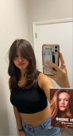 Armpit Length Haircut With Curtain Bangs, Soft Wolf Cut Hair Medium, Beach Life Style, Aesthetic Beach Girl, Amazon Clothing, Aesthetic Vacation, Vacation Essentials